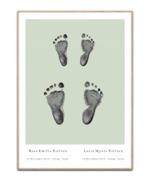 Personalisierter Poster mit 2 Kinderfüßen Grün, 2 frei wählbare Namen & Datum