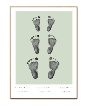 Personalisierter Poster mit 3 Kinderfüßen Grün, 3 frei wählbare Namen & Datum